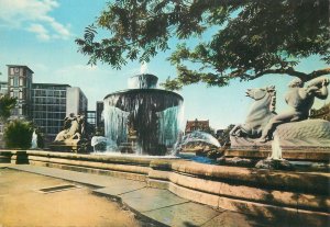 Germany Postcard Munchen Wittelsbacher Brunnen