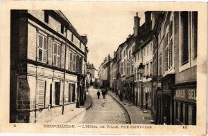 CPA NEUFCHATEAU - L'Hotel de Ville-Rue St-JEAN (184960)