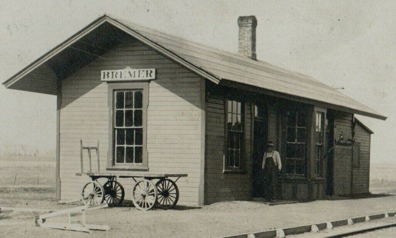 Bremer IOWA RPPC 1913 DEPOT Train Station nr Waverly Tripoli GHOST TOWN? IA