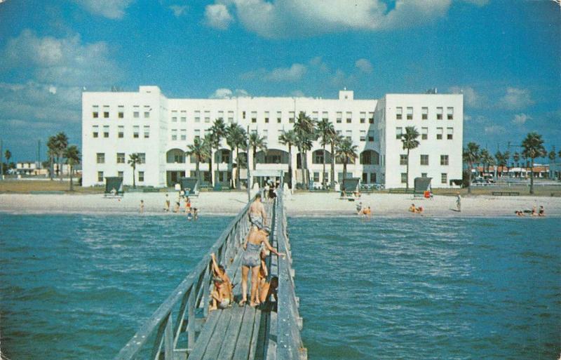 CORPUS CHRISTI, TX Texas BREAKERS HOTEL~Guests on Pier ROADSIDE Chrome Postcard