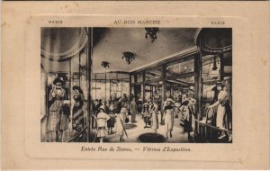 CPA PARIS AU BON MARHCE vitrines d'Exposition Entrée Rue de Sevres (991832)