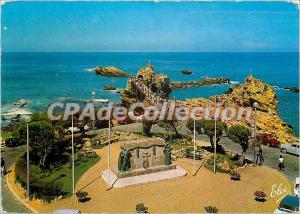 Modern Postcard Biarritz (Low Pyr) The War Memorial and the rock of the Virgin