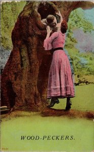 Wood Peckers Man Woman Kissing Tree Romance Love Green Postcard H61 *as is