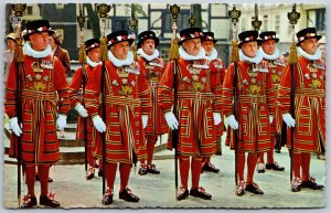 Vtg England Yeomen Warders Tower of London 1960s View Old Postcard