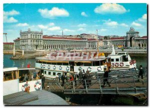 Postcard Modern Lisboa Wharf Columns and Place du Commerce