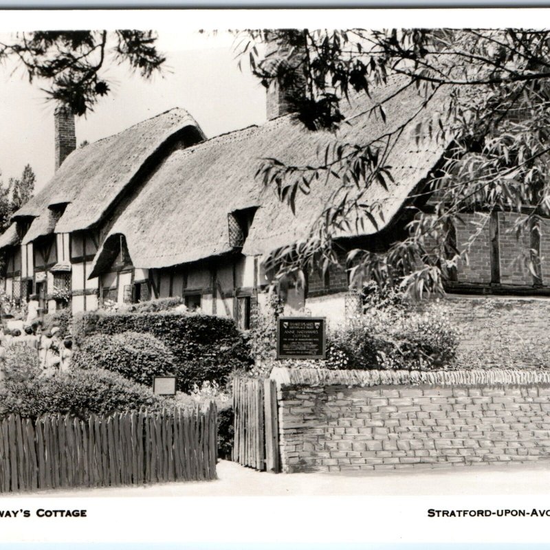 c1940s Stratford-upon-Avon England RPPC Anne Hathaway Cottage Thatched Roof A349