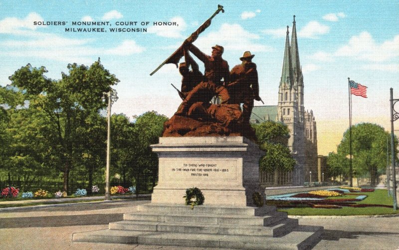 Vintage Postcard 1930's Soldiers Monument Court of Honor Milwaukee Wisconsin WI