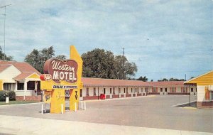 WESTERN MOTEL Kearney, Nebraska Lincoln Highway Roadside c1960s Vintage Postcard