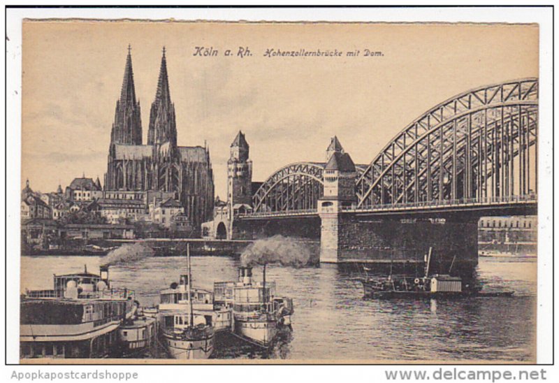 Germany Koeln Hohenzollernbruecke mit Dom