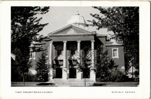 First Presbyterian Church, Winfield KS Vintage Postcard J28