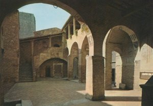 Italy Postcard- Citta Di S.Gimignano (Siena) - Courtyard of The Town Hall RR9074