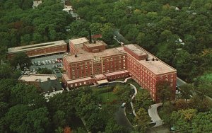 1957 Hinsdale Sanitarium Hospital Suburban Oak Street Hinsdale Illinois Postcard