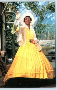 M*A*S*H TV Show JAIME FARR as KLINGER in Drag 1982 ~ 4x6 MASH Postcard