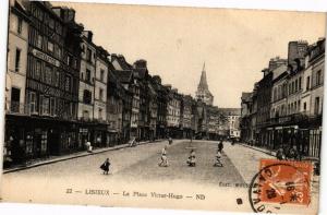 CPA LISIEUX - La Place Victor-Hugo (272086)