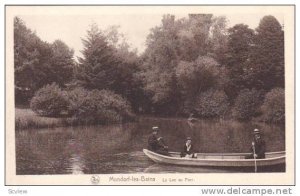 Three in row boat, Mondorf-les-Bains, Remich, Luxembourg, 10-20s