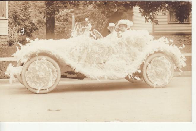 WI   GREEN BAY   HOMECOMING WEEK, PARADE RPPC postcard