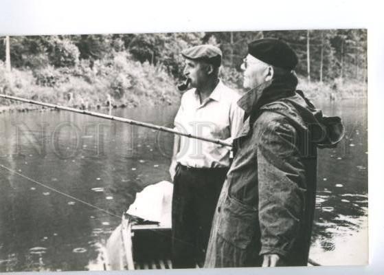 136621 Fishing SIMONOV Soviet POET Writer & KONEV old PC