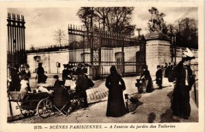 CPA PARIS métiers. A l'entrée du Jardin des Tuileries (479318)