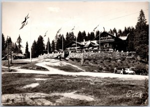 VINTAGE POSTCARD CONTINENTAL SIZE NORWEIGAN MOUNTAIN RETREAT 1955 REAL PHOTO