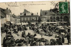 CPA AK DREUX-La Place Rotrou le jour du Marché (177620)