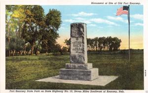 HAYS KANSAS MILITARY OLD FORT + MONUMENT LOT OF 2 POSTCARDS c1920-30s