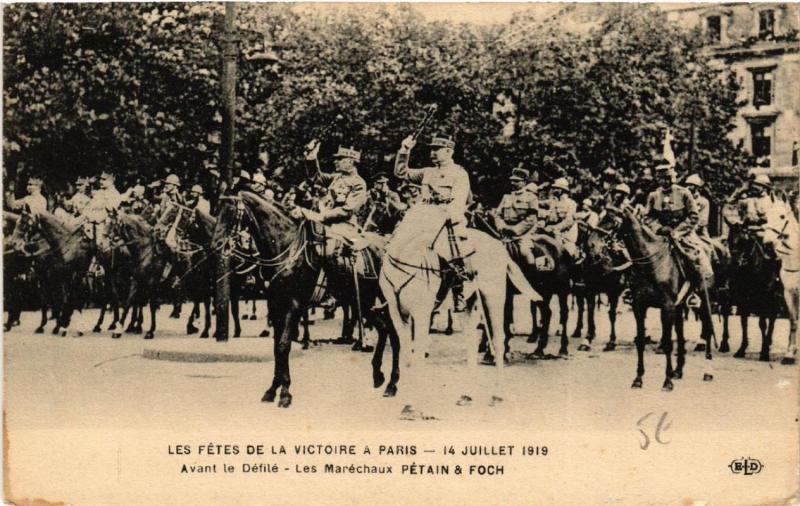 CPA PARIS Les fetes de la Victoire. Avant le defile. PETAIN et FOCH (562893)