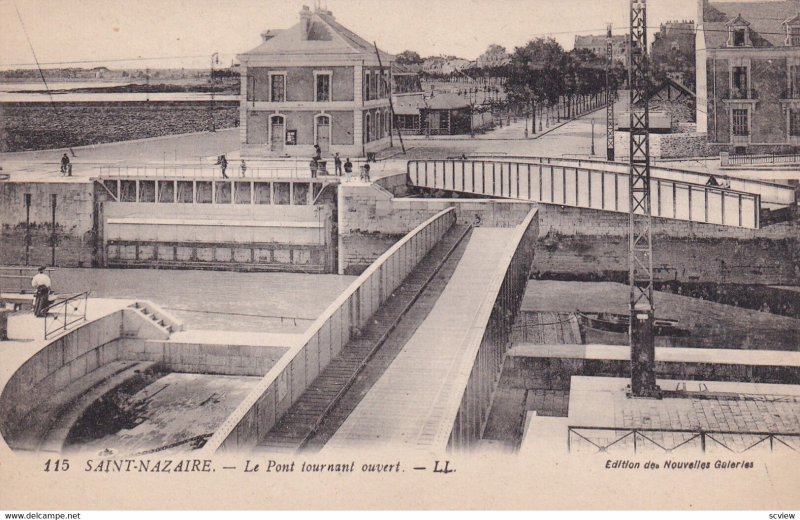 SAINT NAZAIRE, Loire Atlantique, France, 1900-1910s; Le Pont Tournant Ouvert