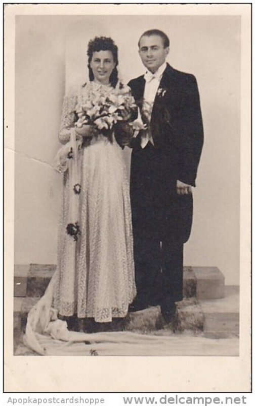 Romantic Couple In Wedding Attire J Kruskops Foto darbnica Contax Real Photo