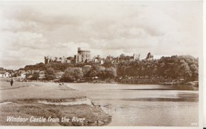 Berkshire Postcard - Windsor Castle from The River - Real Photograph Ref TZ5762