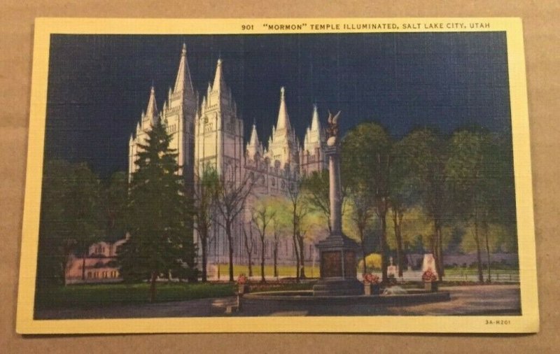 VINTAGE .01 LINEN POSTCARD MORMON TEMPLE ILLUMINATED, SALT LAKE CITY, UTAH