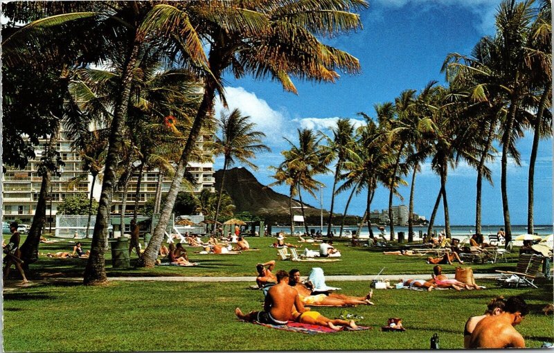 Fort Derussy Waikiki Beach Landmark Diamond Head Vintage Nani Lii Postcard 