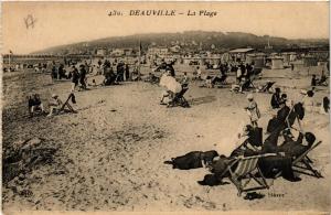 CPA DEAUVILLE - La Plage (515724)