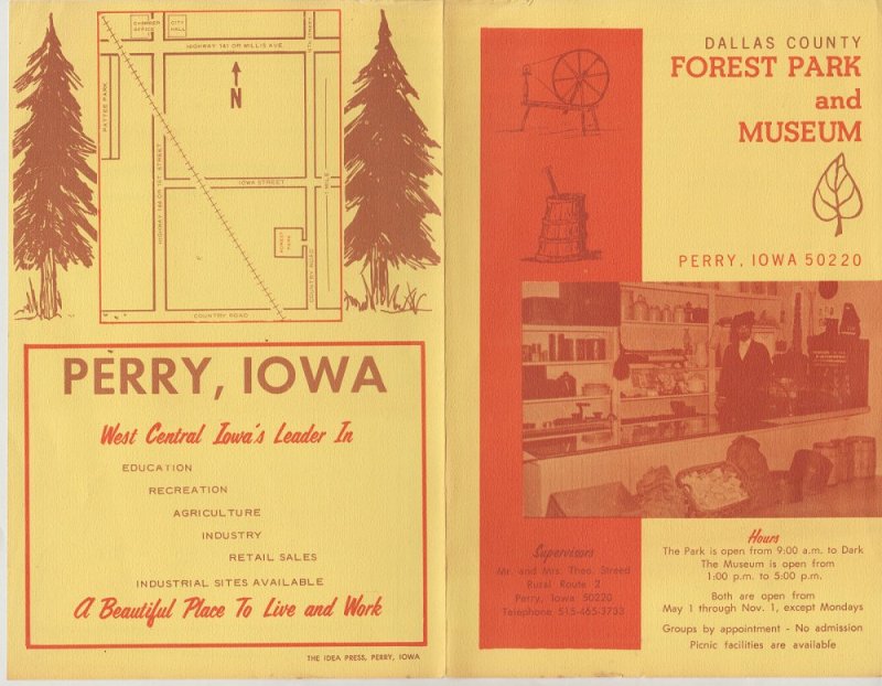 Perry, Iowa Dallas County Forest Park and Museum Fold-Out Brochure, Vintage