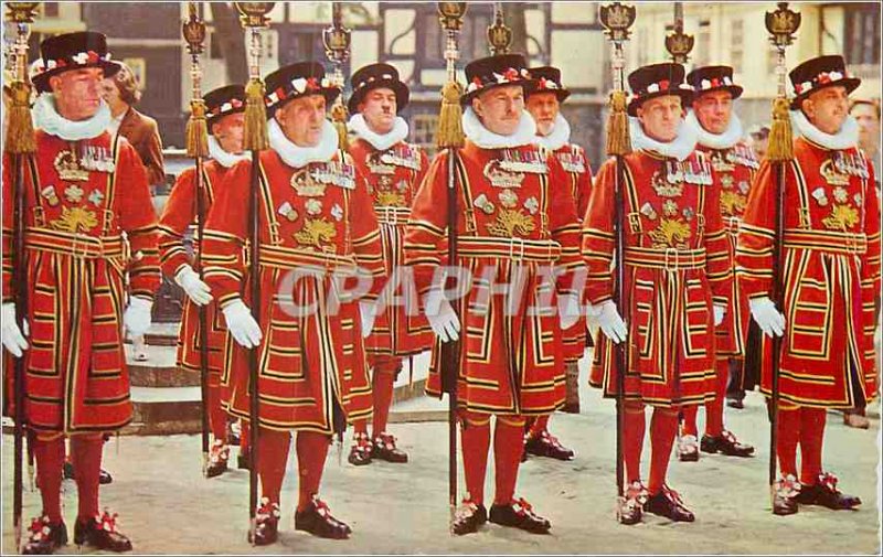 Postcard Modern Yeomen Warders at the Tower of London