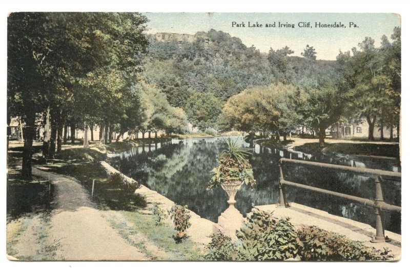 Postcard Park Lake and Irving Cliff Honesdale PA 1910