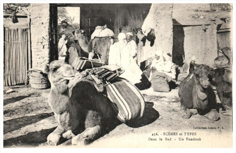 Algeria   dans le sud un fondouk Camels  and Vendors