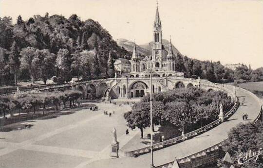 France Lourdes La Basilique et l'Esplanade Photo