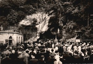 Postcard La Grotte Miraculeuse Lourdes Htes-Pyrenes Cave in France