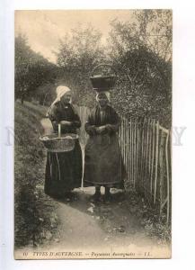 233111 FRANCE types of Auvergne native girls Vintage postcard