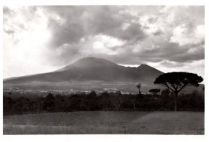 Vesuvio vista dalla Villa dei Misteri Pompeii Italy Black And White Postcard