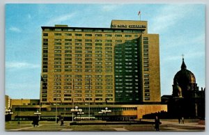 Hotel Queen Elizabeth  Montreal Canada   Postcard