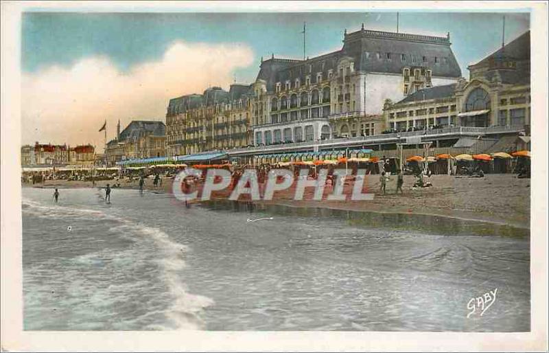 CPM Cabourg Calvados La Plage de droite a gauche le Casino et le Grand Hotel 