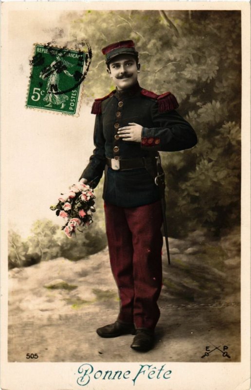 CPA MILITAIRE GLAMOUR Soldat-Bonne Féte (329411)