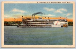 Clinton Iowa~SS President on Mississippi River~Linen Postcard