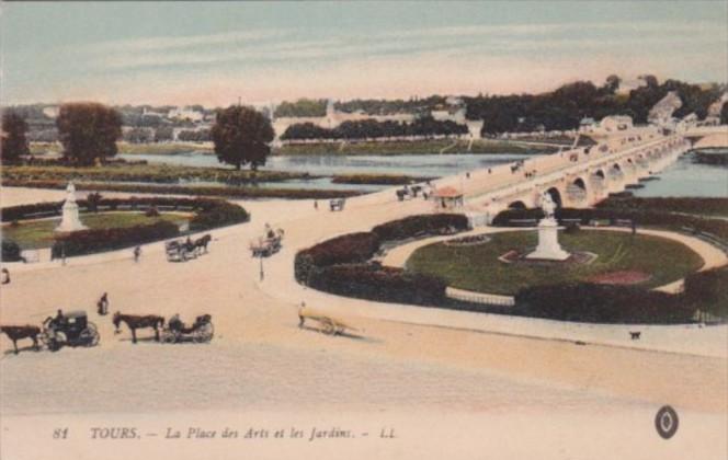 France Tours La Place des Arts et les Jardins