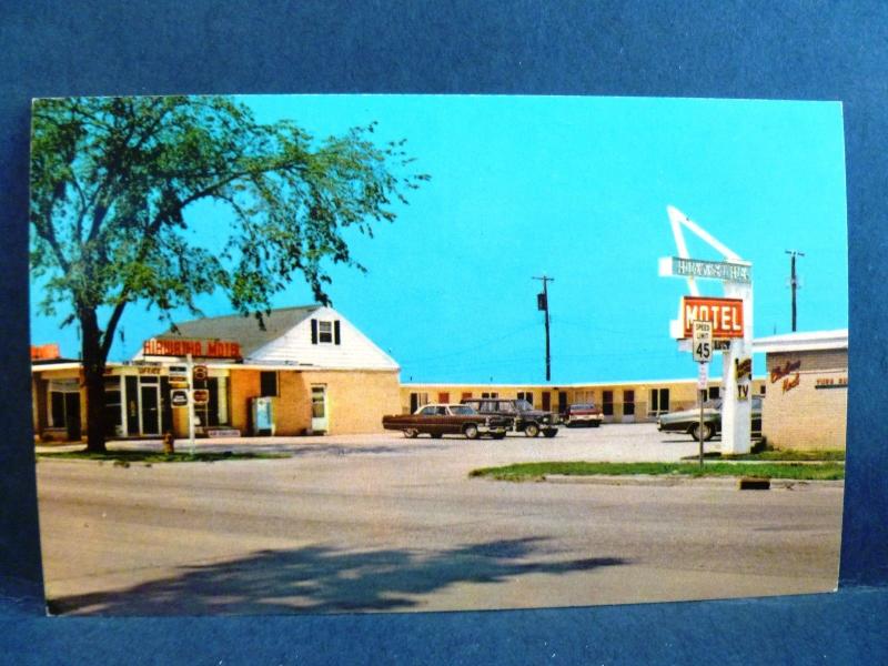 Postcard MI Escanaba Hiawatha Motel