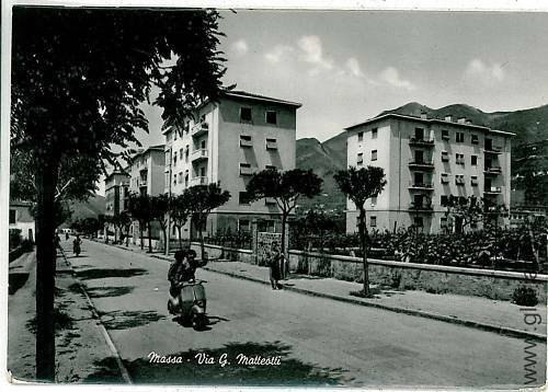 VINTAGE POSTCARD: MASSA CARRARA - via MATTEOTTI-