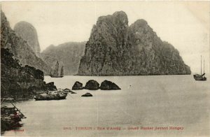 CPA AK INDOCHINA Baie d'Along Grand Rocher devant Hongay VIETNAM (957651)