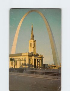 Postcard Gateway Arch And The Old Cathedral, St. Louis, Missouri