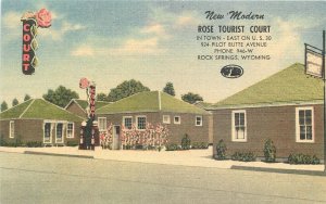 Postcard 1940s Wyoming Rock Springs Rose Tourist Court Gas pumps 23-12053